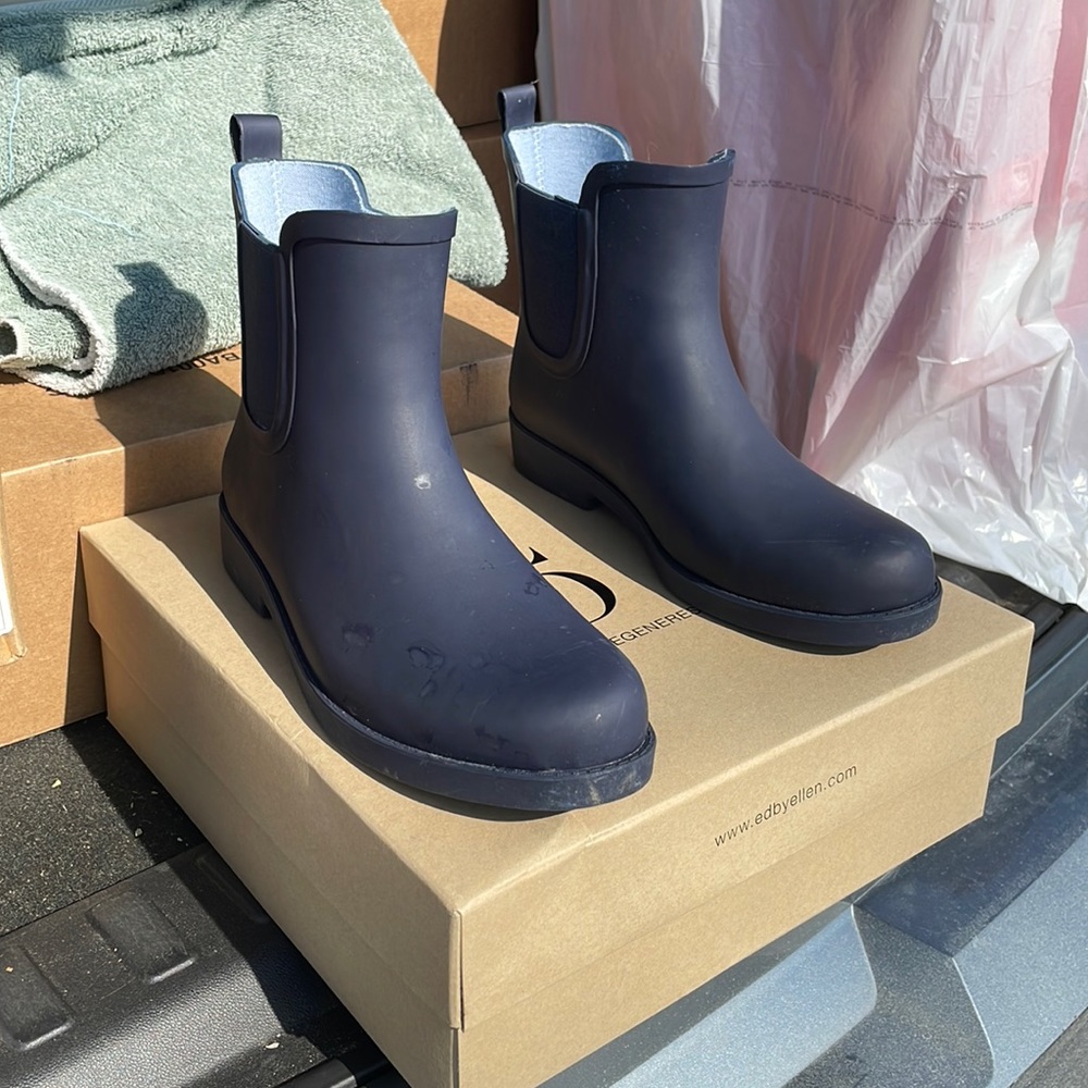 Sold out like new ED by Ellen rain boots
